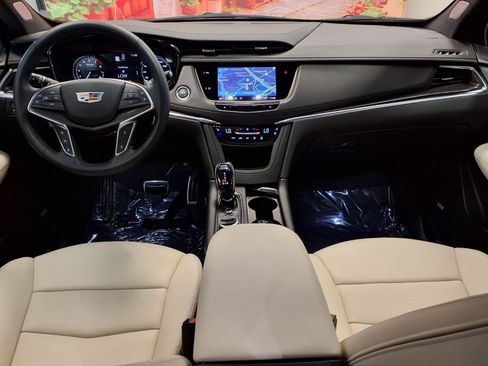 Certified 2025 Cadillac XT5 Sportv AWD/4WD image 16