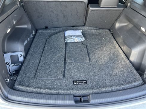 Certified 2025 Volkswagen Atlas Cross Sport SE w/ Panoramic Sunroof Package image 31