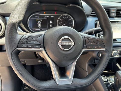 Used 2025 Nissan Versa SV FWD image 27