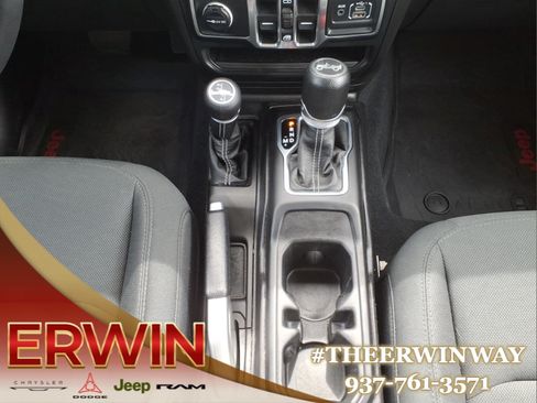 Used 2018 Jeep Wrangler Unlimited Sahara AWD/4WD image 23
