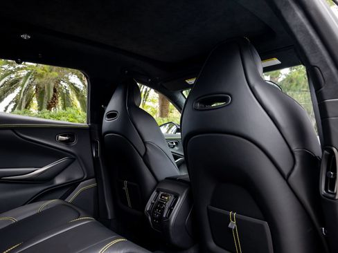 Used 2021 Aston Martin DBX AWD/4WD image 18