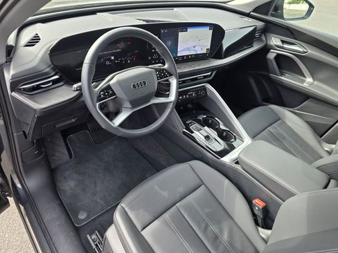 Certified 2025 Audi Q5 Premium w/ Convenience Package image 2