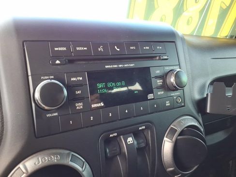 Certified 2018 Jeep Wrangler Sport AWD/4WD image 14