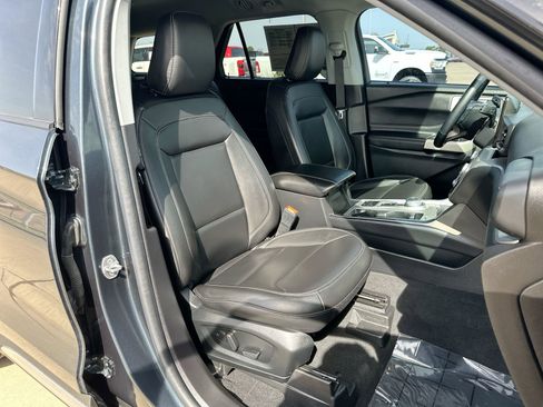 Used 2022 Ford Explorer XLT w/ Equipment Group 202A image 26