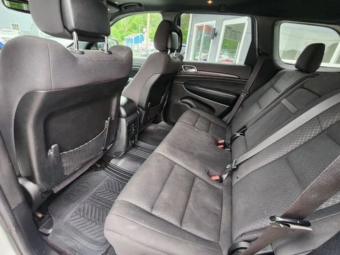 Used 2019 Jeep Grand Cherokee Laredo AWD/4WD image 13