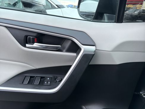 Used 2025 Toyota RAV4 XLE image 15