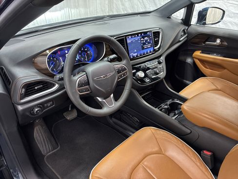 Certified 2022 Chrysler Pacifica Pinnacle AWD/4WD image 16
