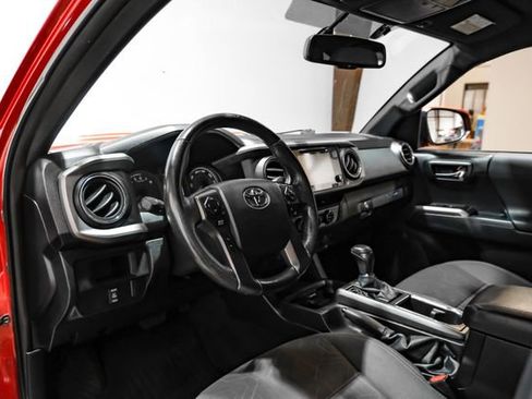 Used 2016 Toyota Tacoma TRD Sport w/ Towing Package image 3