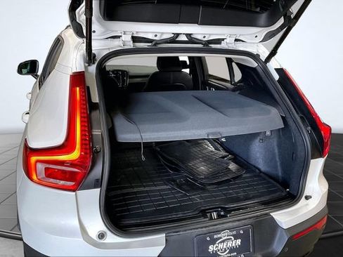Certified 2023 Volvo XC40 B5 Plus w/ Protection Package Premier AWD/4WD image 7