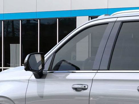 New 2025 Chevrolet Suburban Premier image 12