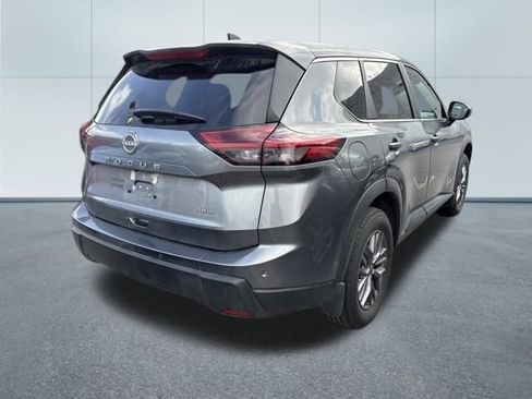 Used 2025 Nissan Rogue S image 5