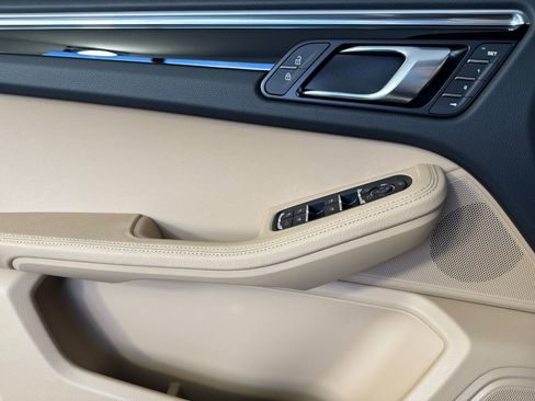 New 2026 Porsche Macan image 12