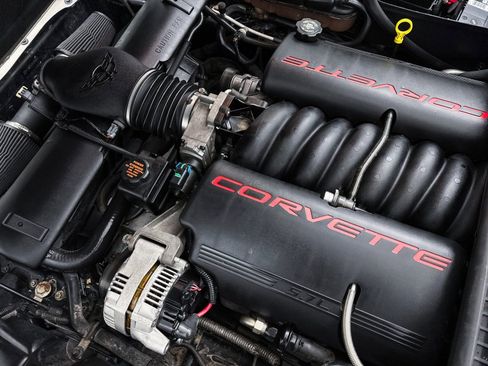 Used 2000 Chevrolet Corvette Coupe w/ Lighting Pkg image 10