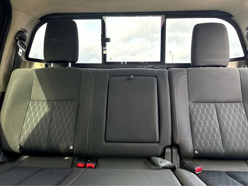 Used 2017 Nissan Titan SV image 18