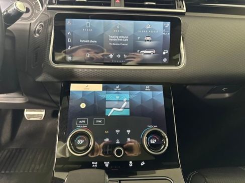 Used 2022 Land Rover Range Rover Velar R-Dynamic S image 21