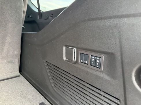 Used 2024 Chevrolet Suburban Z71 w/ Luxury Package image 12