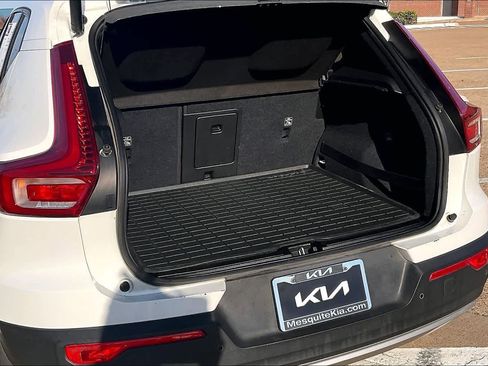 Used 2019 Volvo XC40 T5 Momentum image 18