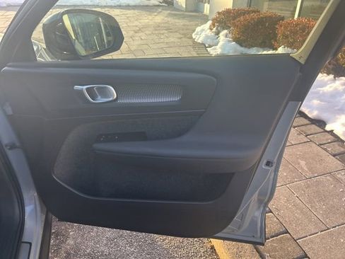Used 2025 Volvo XC40 B5 Plus AWD/4WD image 15