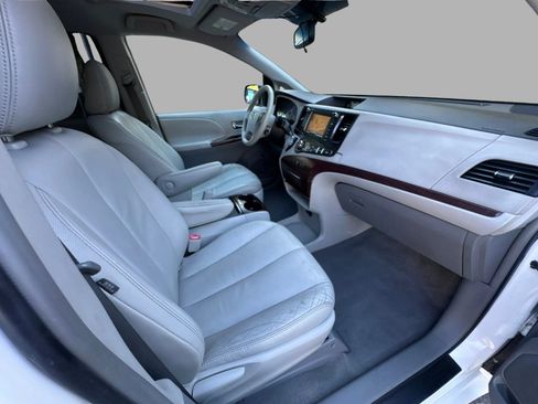 Used 2011 Toyota Sienna XLE w/ XLE Navigation Pkg FWD image 86