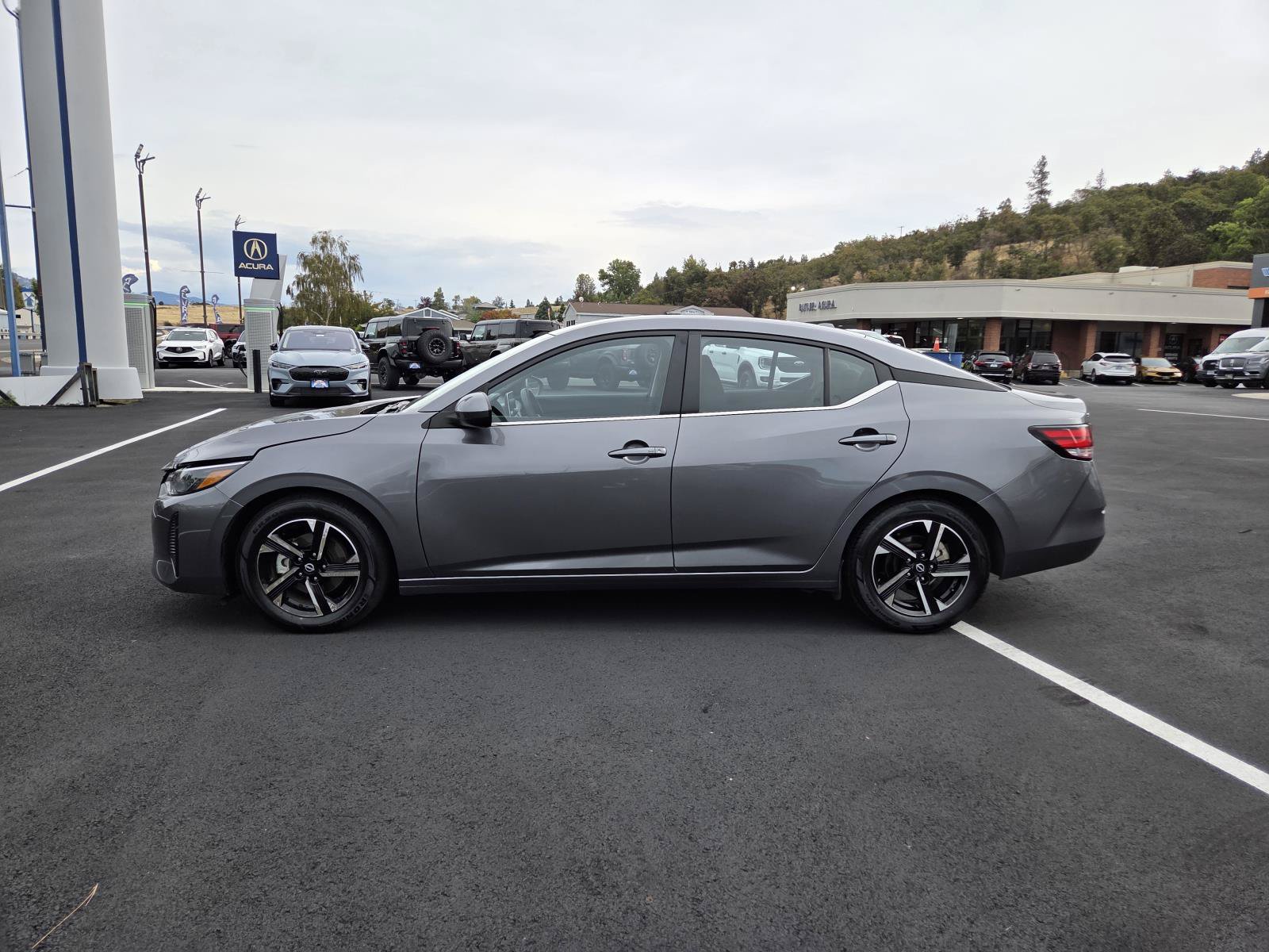 Used 2025 Nissan Sentra SV FWD image 8