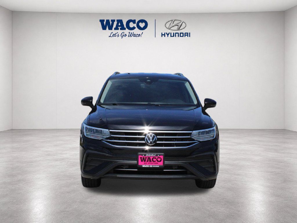 Used 2022 Volkswagen Tiguan SE AWD/4WD image 2