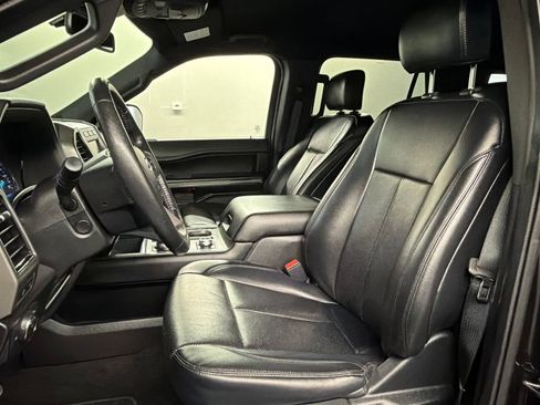 Used 2019 Ford Expedition XLT w/ Equipment Group 202A AWD/4WD image 26