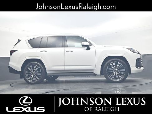 Used 2024 Lexus LX 600 4WD w/ Luxury Package image 22