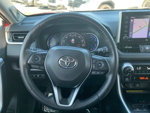 Used 2020 Toyota RAV4 Limited AWD/4WD image 9
