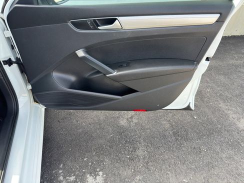 Used 2017 Volkswagen Passat 1.8T S image 12