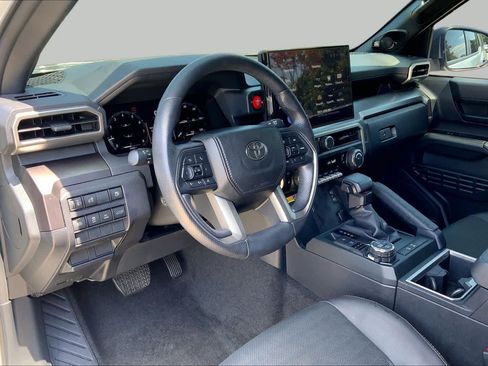 Used 2025 Toyota 4Runner TRD Off-Road Premium AWD/4WD image 18
