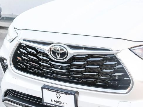 Used 2023 Toyota Highlander Platinum FWD image 6