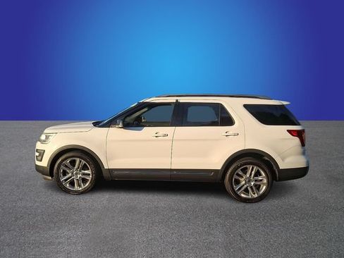 Used 2017 Ford Explorer XLT w/ Equipment Group 202A FWD image 7