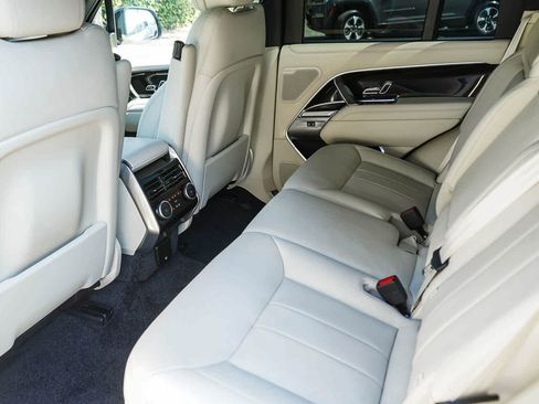 Used 2025 Land Rover Range Rover SE AWD/4WD image 18