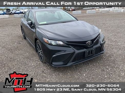 Used 2024 Toyota Camry SE AWD/4WD image 8