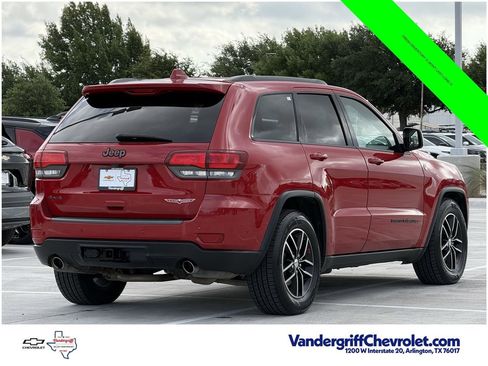 Used 2017 Jeep Grand Cherokee Trailhawk w/ Trailhawk Luxury Group AWD/4WD image 4