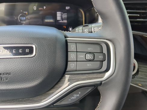 Used 2022 Jeep Wagoneer Series III w/ Flexible Seating Group image 28