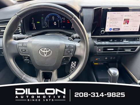 Used 2025 Toyota Camry SE FWD image 14