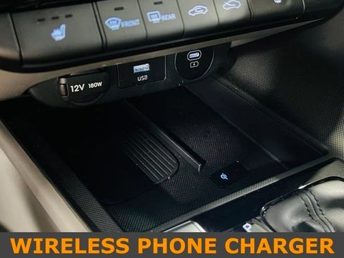 Used 2025 Hyundai Elantra SEL FWD image 9
