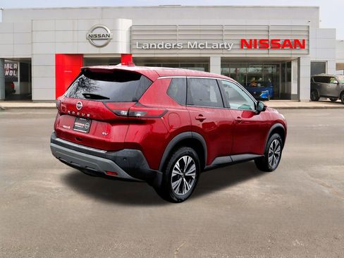 Used 2021 Nissan Rogue SV image 3
