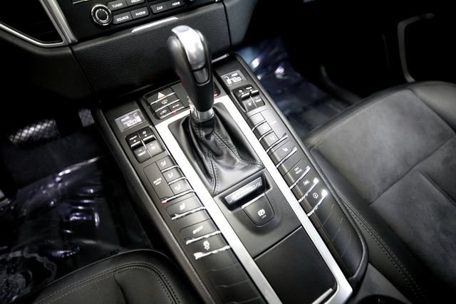 Used 2017 Porsche Macan AWD/4WD image 9