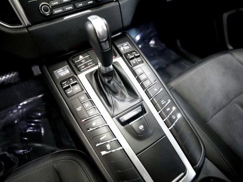 Used 2017 Porsche Macan AWD/4WD image 9