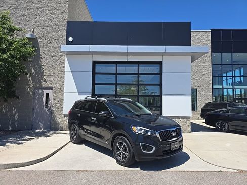 Used 2017 Kia Sorento AWD w/ LX Convenience Package image 1