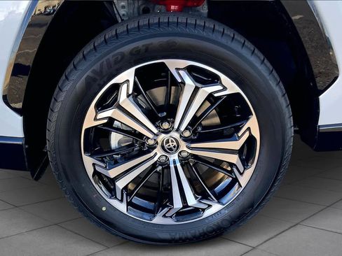 Used 2025 Toyota RAV4 XSE image 9