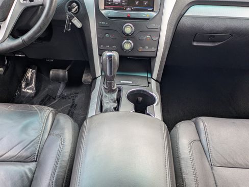 Used 2015 Ford Explorer XLT w/ Equipment Group 202A FWD image 19