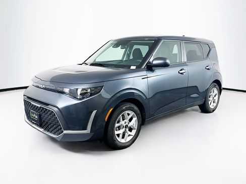 Used 2025 Kia Soul LX w/ LX Technology Package FWD image 3