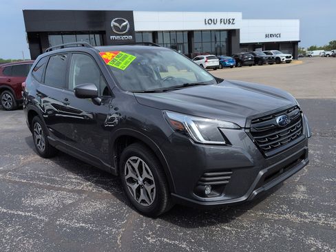 Used 2024 Subaru Forester Premium AWD/4WD image 1