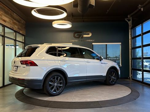 Used 2024 Volkswagen Tiguan SE image 3