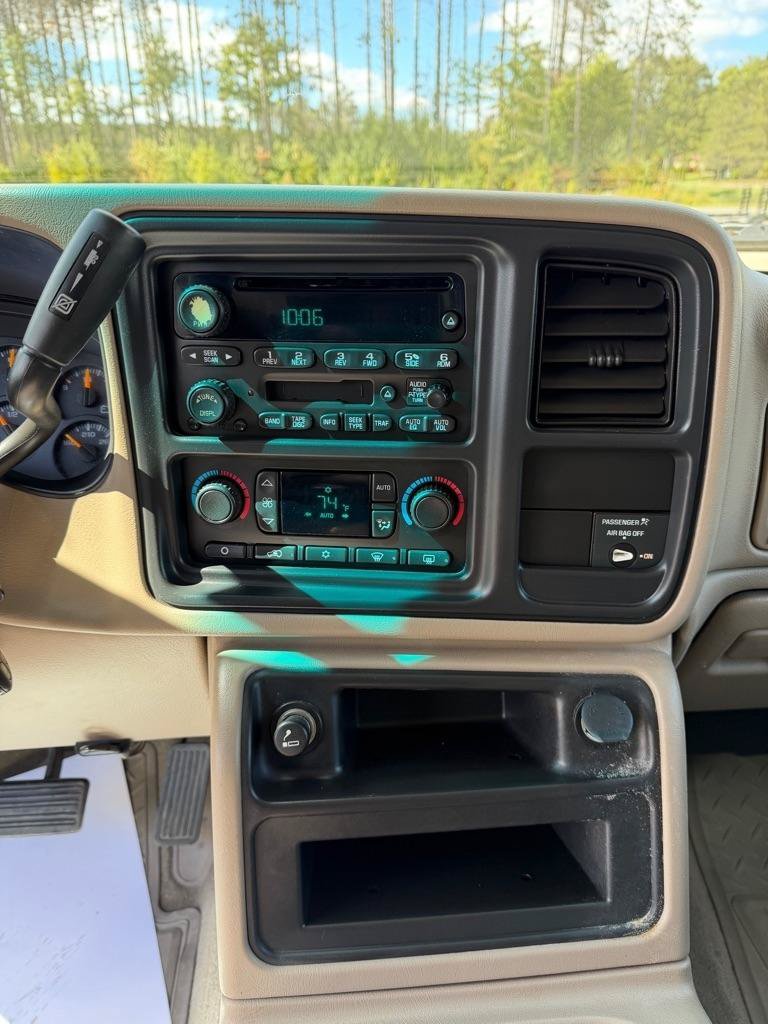 Used 2004 GMC Sierra 3500 SLT w/ Heavy-Duty Power Package AWD/4WD image 9