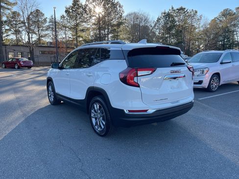 Used 2024 GMC Terrain SLT image 7