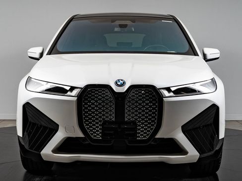 Certified 2025 BMW iX xDrive50 w/ Premium Package AWD/4WD image 2